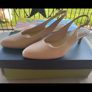 Trotters Women’s Keely pump Size 8 narrow.